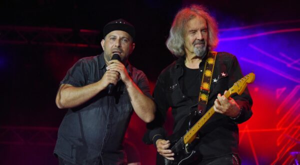 25.06.2022., Pula - Parni valjak i prijatelji, priredili spektakularan koncert u prepunoj pulskoj Areni. Koncert je odrzan pod nazivom "Valjak i prijatelji: Dovoljno je reci..Aki". Kristijan Rahimovski, Husein Hasanefendic Hus   Photo: Sasa Miljevic/PIXSELL