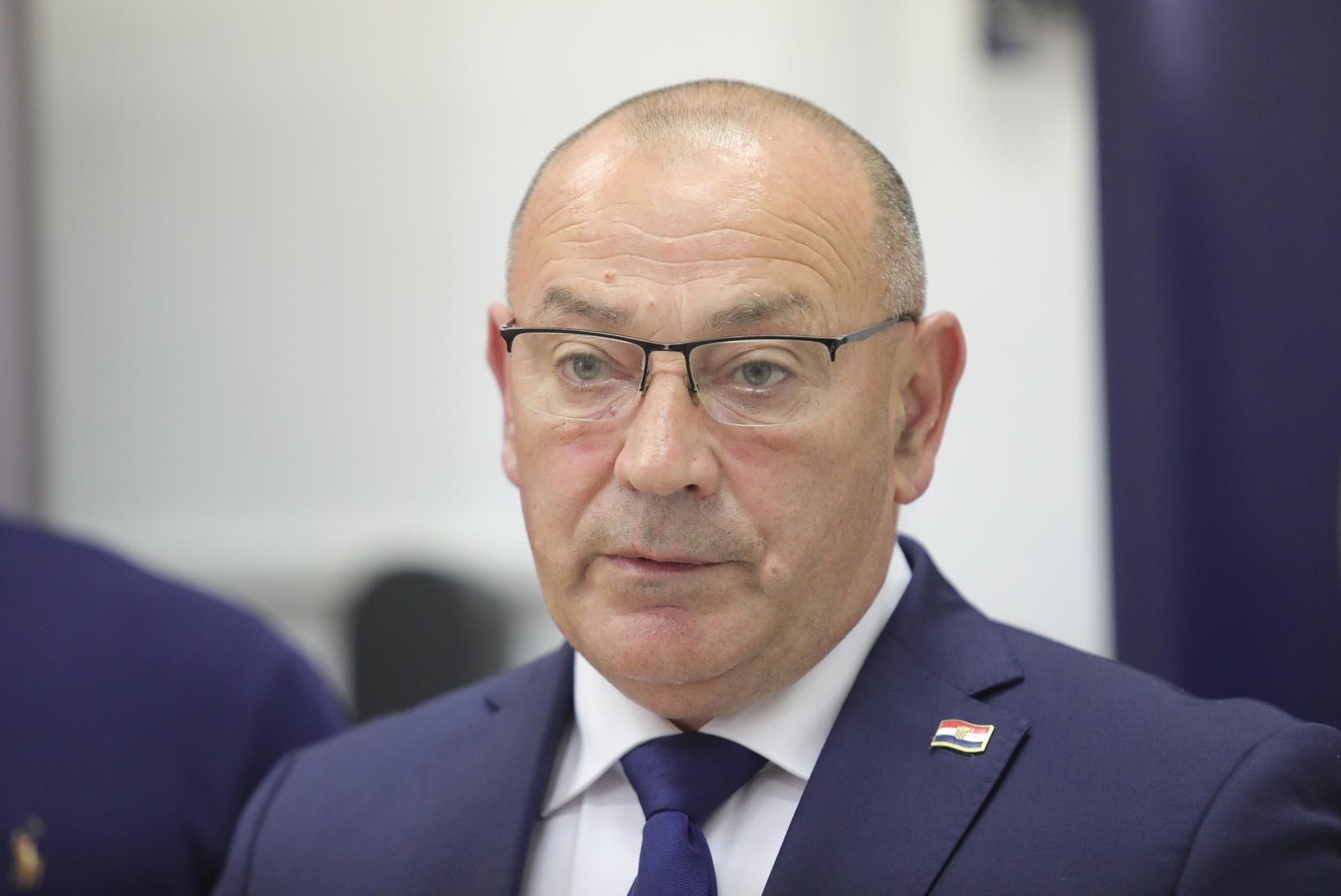 26.06.2025..,  Nacionalna memorijalna bolnica „Dr. Juraj Njavro“,  Vukovar - U organizaciji Ministarstva hrvatskih branitelja održat će se identifikacija posmrtnih ostataka dvije žrtve iz Domovinskog rata, kojoj će nazočiti potpredsjednik Vlade i ministar hrvatskih branitelja Tomo Medved. Izjave su predviđene nakon identifikacije u prostoru bolnice, a potom će ministar Medved obići Petrovačku dolu, lokaciju na kojoj se nalazi ranije pronađena masovna grobnica i koja se i dalje pretražuje.
Photo: David Jerkovic/PIXSELL Photo: David Jerkovic/PIXSELL
