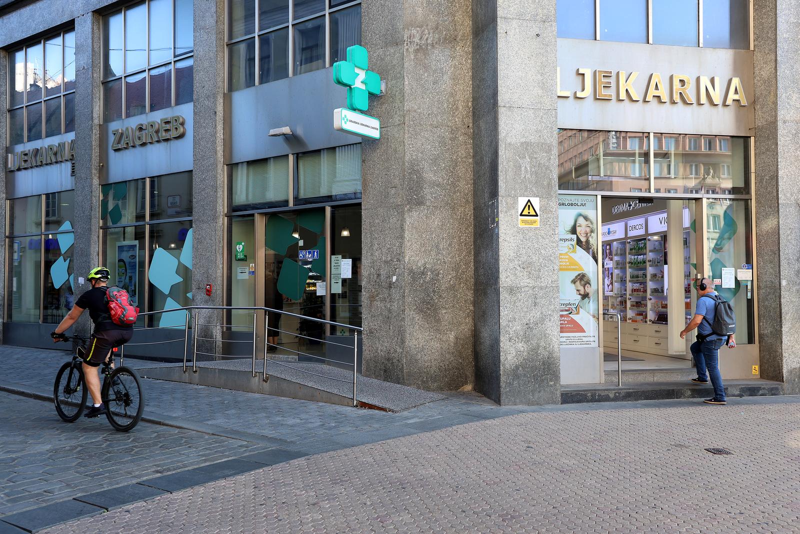 26.07.2024., Zagreb - Na sustavu Centralnog zdravstvenog informacijskog sustava Republike Hrvatske (CEZIH) ce se od petka od 12 sati do ponedjeljka u isto vrijeme vrsiti radovi, a to znaci i da ce sam sustav biti nedostupan. Za korisnike to znaci da ce samo sa uputnicama i receptima na papiru moci do svojih lijekova ili medicinske usluge.  Photo: Patrik Macek/PIXSELL