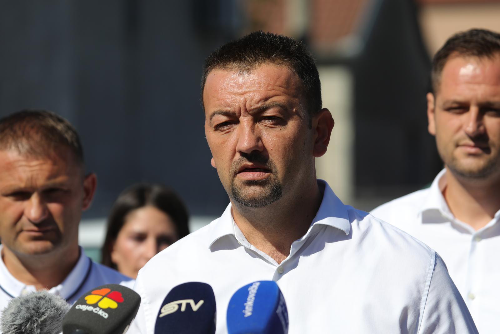 26.08.2025.,  Ulica Vlahe Bukovca, Vukovar - Gradonacelnik Grada Vukovara Marijan Pavlicek će sa suradnicima obići rekonstruiranu i prosirenu Ulicu Vlahe Bukovca. Photo: David Jerkovic/PIXSELL