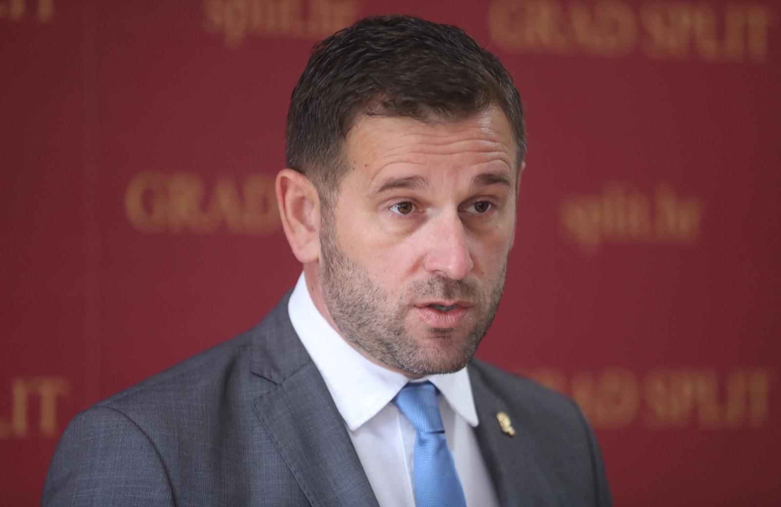 28.08.2025., Split - Gradonacelnik Splita Tomislav Suta, zamjenik gradonacelnika Ivo Bilic i procelnik Upravnog odjela za drustvene djelatnosti Mate Omazic odrzali konferenciju za medije s temom rezultati upisa u djecje vrtice uoci pocetka nove pedagoske godine koja započinje 1. rujna 2025. Photo: Ivo Cagalj/PIXSELL
