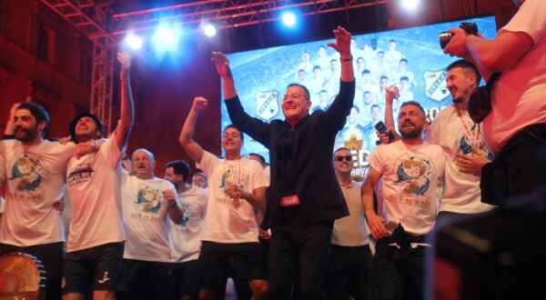 29.05.2025., Rijeka - Brojni navijaci se okupili na Korzu i prate finalnu utakmicu,  SuperSport Hrvatski nogometni kup, finale, 2. utakmica, HNK Rijeka - NK Slaven Belupo. Damir Miskovic Photo: Goran Kovacic/PIXSELL