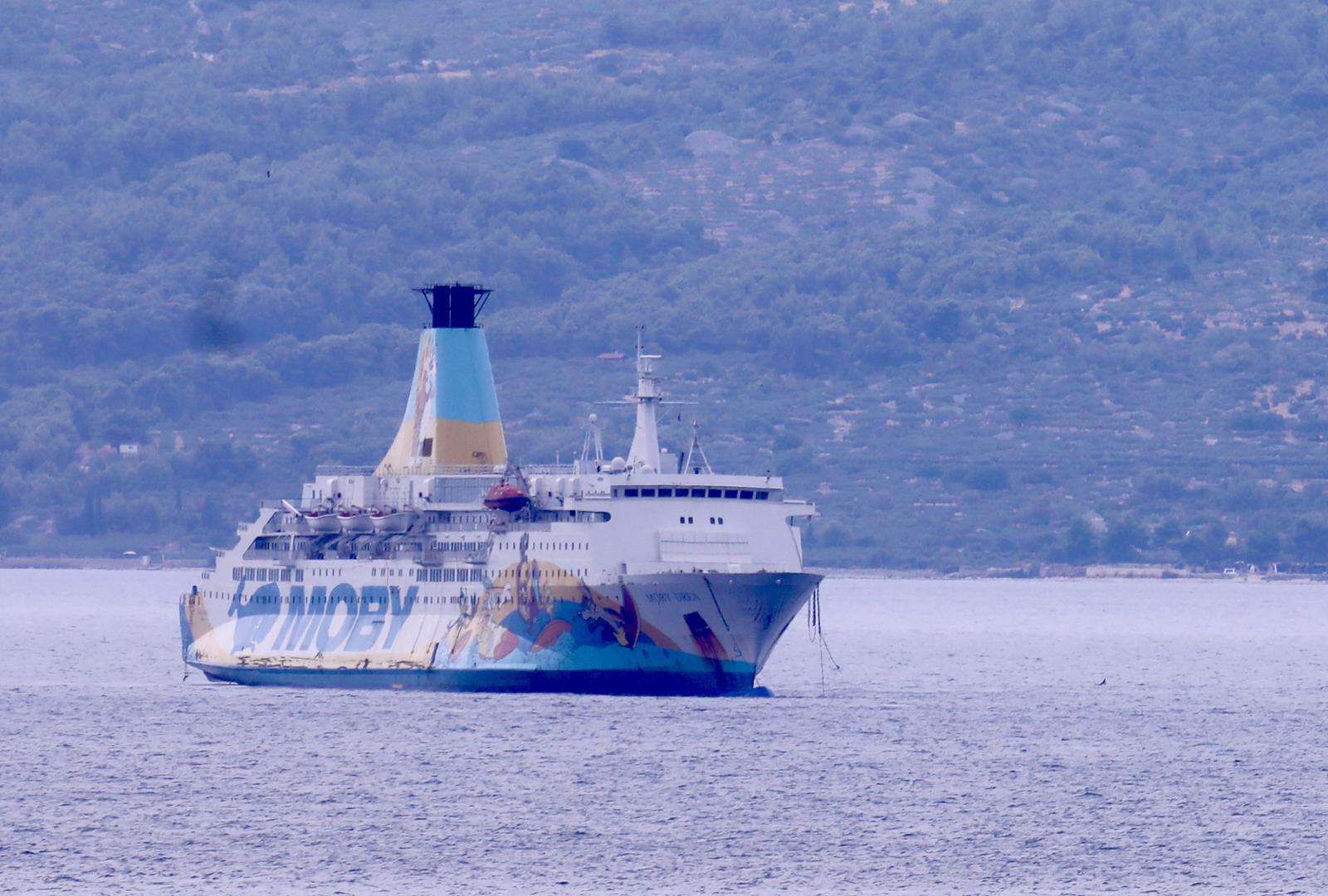29.07.2025., Split - Stari talijanski brod Moby Drea, koji godinama nije bio u komercijalnoj upotrebi,  na putu je prema splitskom brodogradilistu Brodosplit. Photo: Ivo Cagalj/PIXSELL