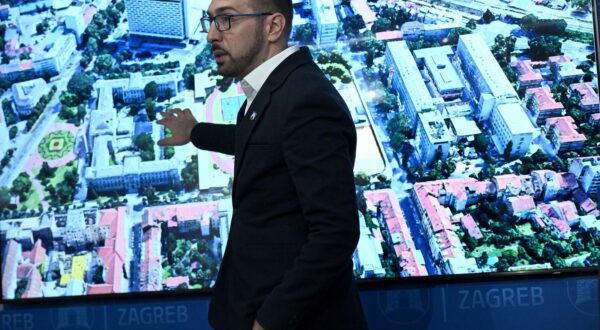 29.07.2025., Zagreb - Gradonacelnik Grada Zagreba Tomislav Tomasevic i zamjenici gradonacelnika Danijela Dolenec i Luka Korlaet odrzali su redovnu konferenciju za medije.  Photo: Marko Lukunic/PIXSELL