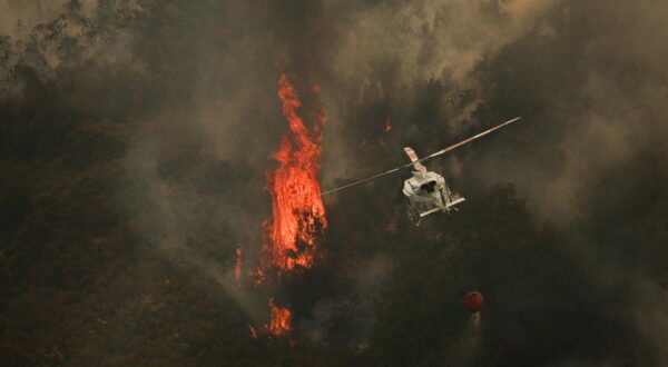 Aerial firefighters during the extinguishing of the Avión fire on August 25, 2025, in Avión, Ourense (Spain). The last of the forest fires registered in Galicia, started in Avión (Ourense) at 17.09 on Sunday, burns an estimated area of 70 hectares in the parish of Nieva. Currently, there are three active fires in Galicia, all of them in the province of Ourense, which has been at emergency level 2 for almost a fortnight. Photo by Adrián Irago/Europa Press/ABACAPRESS.COM Photo: Europa Press/ABACA/ABACA