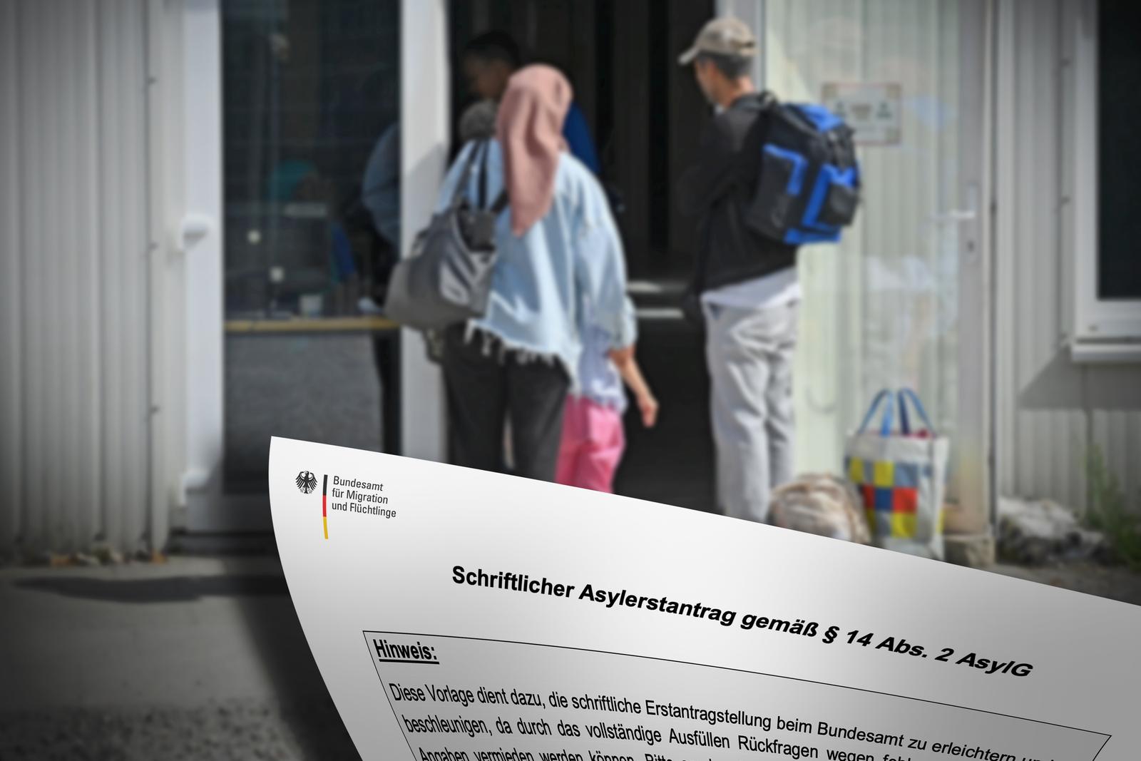 PHOTOMONTAGE, theme image; Refugees in Germany. The number of asylum applications apparently almost halved! Family, refugees with luggage and strollers. Migrants, immigrants. Photo: Frank Hoermann/SVEN SIMON/DPA