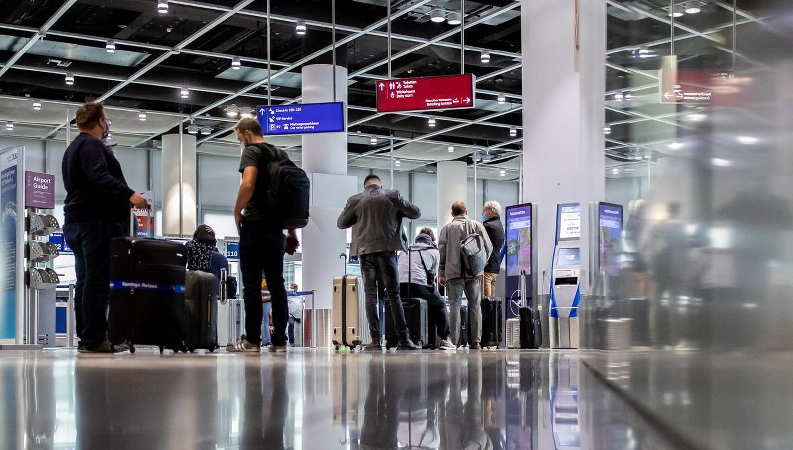 15 June 2020, North Rhine-Westphalia, Duesseldorf: Travellers wait at Düsseldorf Airport before checking in their luggage and are reflected in a window pane. After the travel warning for 27 European countries was lifted in the night to Monday (15.06.2020), this morning for the first time ever a plane with holidaymakers took off from Düsseldorf Airport after a corona break of weeks. According to an airport spokesman, Tui-Flight X3 2312 to the Mediterranean island of Mallorca took off at 8.55 a.m. - with a 45-minute delay. Photo: Marcel Kusch/dpa /DPA/PIXSELL