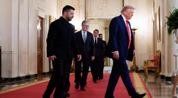 United States President Donald J Trump leads President Volodymyr Zelenskyy of Ukraine, Chancellor Friedrich Merz of Germany Mark Rutte, Secretary General of the North Atlantic Treaty Organization (NATO), and President Emmanuel Macron of France, in Cross Hall of the White House in Washington, DC, USA, on Monday, August 18, 2025. European Leaders are at the White House in support of President Zelenskyy following President Trumps meeting with President Vladimir Putin of Russia in Anchorage, Alaska, USA, on Friday, August 15, 2025. Credit: Aaron Schwartz / Pool via CNP