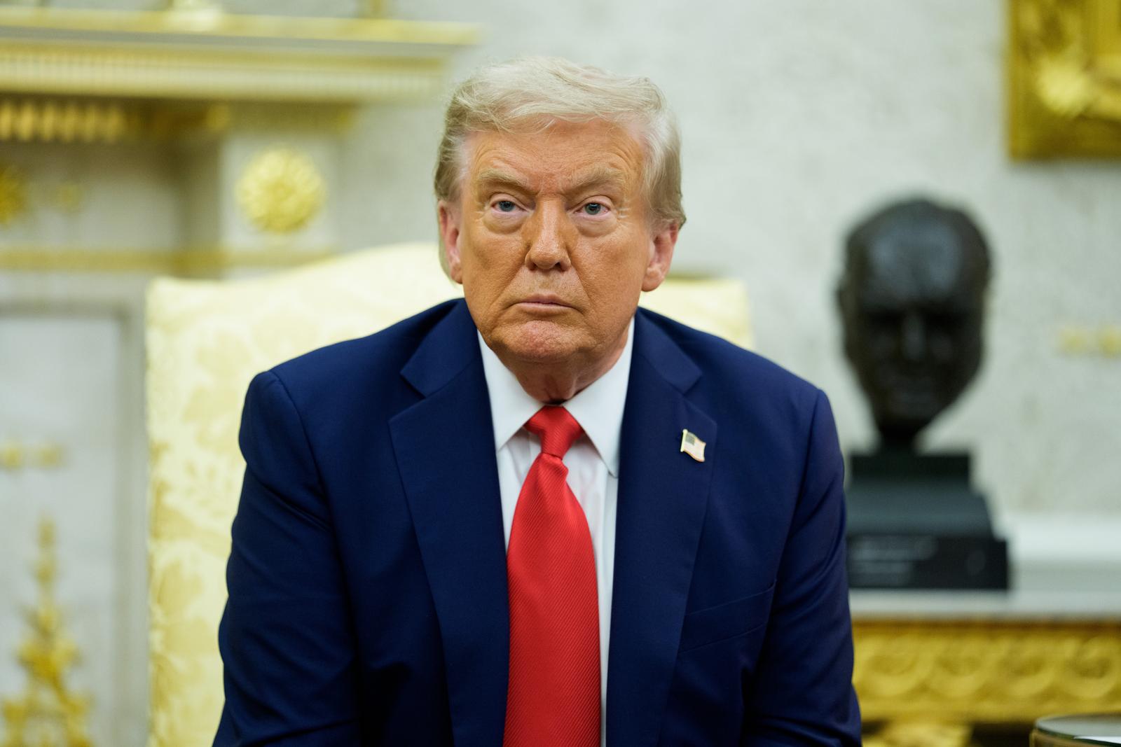 United States President Donald J Trump as he meets President Volodymyr Zelenskyy of Ukraine (not pictured) in the Oval Office of the White House in Washington, DC, USA, on Monday, August 18, 2025. European Leaders are at the White House in support of President Zelenskyy following President Trumps meeting with President Vladimir Putin of Russia in Anchorage, Alaska, USA, on Friday, August 15, 2025. Credit: Aaron Schwartz / Pool via CNP