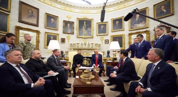 US President Donald TRUMP with President Volodymyr Selenskyj in the Oval Office at the Ukraine Summit on August 18, 2025 in the White House in Washington. Working Visit of the President of Ukraine to the United States. Photo:The Presidential Office of Ukraine via Photo: Presidential Office of Ukraine/DPA