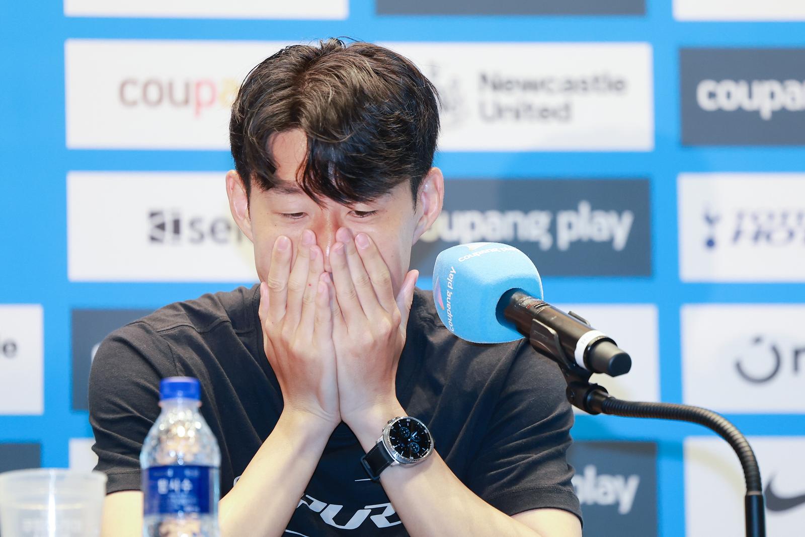 Son to leave Tottenham this summer Son Heung-min of Tottenham Hotspur attends a press conference in western Seoul on Aug. 2, 2025. Son announced that he would leave the club this summer. (Yonhap)/2025-08-02 11:33:41/   Photo via Newscom Photo: Yonhap News/NEWSCOM