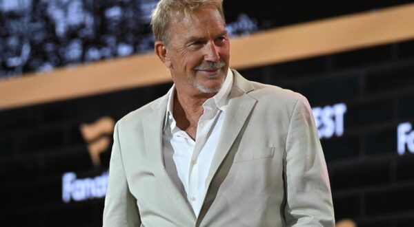 Photo by: NDZ/starmaxinc.com
STAR MAX
©2025
ALL RIGHTS RESERVED
6/20/25
Kevin Costner attends Fanatics Fest NYC at the Javits Center on June 20, 2025 in New York City. Photo via Newscom Photo: NDZ/starmaxinc.com/NEWSCOM