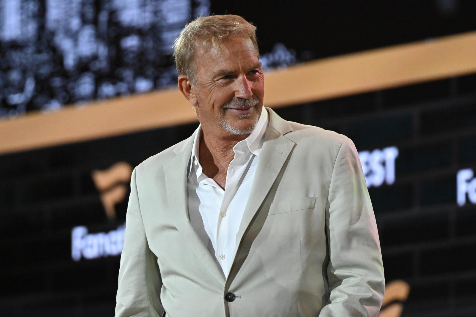 Photo by: NDZ/starmaxinc.com
STAR MAX
©2025
ALL RIGHTS RESERVED
6/20/25
Kevin Costner attends Fanatics Fest NYC at the Javits Center on June 20, 2025 in New York City. Photo via Newscom Photo: NDZ/starmaxinc.com/NEWSCOM