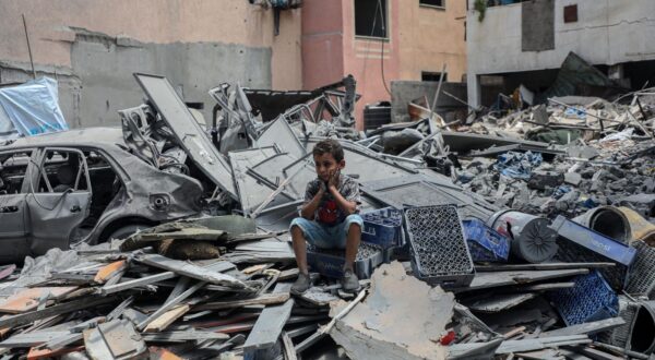 (250809) -- GAZA, Aug. 9, 2025 (Xinhua) -- A boy sits among rubbles after an Israeli airstrike in the Al-Rimal area, west of Gaza City, on Aug. 8, 2025. (Photo by Rizek Abdeljawad/Xinhua) Photo: Rizek Abdeljawad/XINHUA