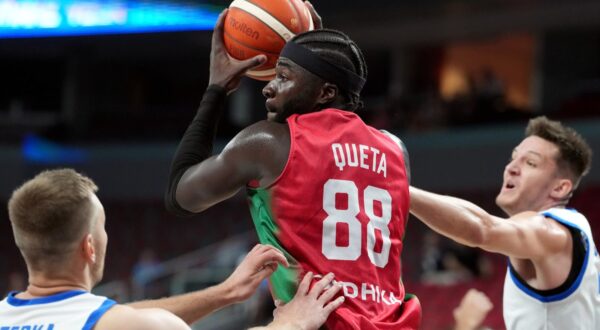 (250828) -- RIGA, Aug. 28, 2025 (Xinhua) -- Neemias Queta (C) of Portugal competes during the FIBA EuroBasket 2025 group A match between the Czech Republic and Portugal in Riga, Latvia, on Aug. 27, 2025. (Photo by Edijs Palens/Xinhua) Photo: Edijs Palens/XINHUA