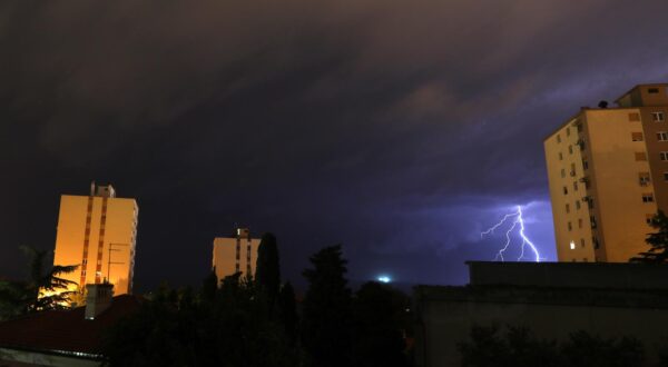 14.07.2021., Rijeka - Grmljavinsko nevrijeme nad Kvarnerom  u noci sa utorka na srijedu.rPhoto: Goran Kovacic/PIXSELL