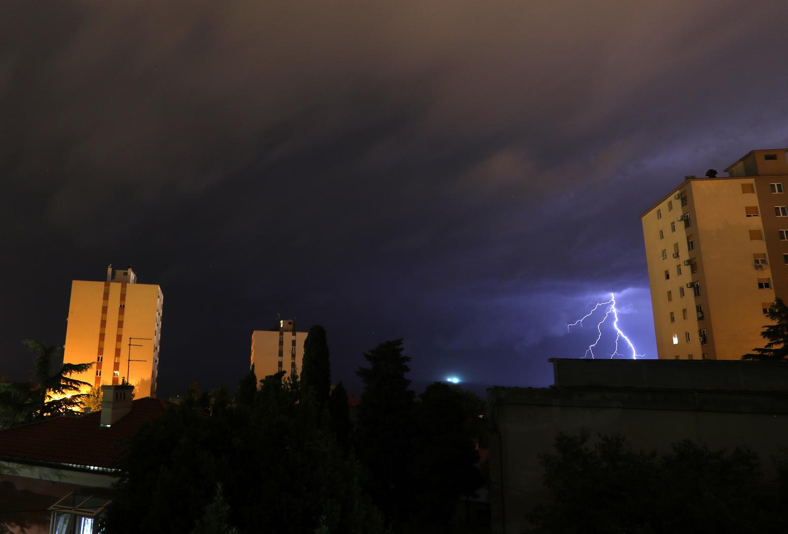 14.07.2021., Rijeka - Grmljavinsko nevrijeme nad Kvarnerom  u noci sa utorka na srijedu.rPhoto: Goran Kovacic/PIXSELL