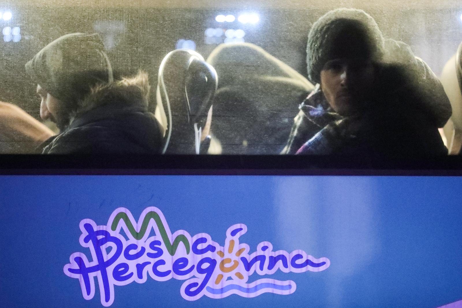 10.12.2019., Hadzici, Bosna i Hercegovina - U vojarnu Usivak prebaceni su migranti iz kampa Vucjak pokraj Bihaca. U Usivak su dosla ukupno 3 autobusa, a dio migranata ce biti rasporedjen u vojarnu  Blazuj u sljedecih nekoliko tjedana.r"nPhoto: Armin Durgut/PIXSELL