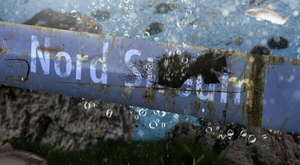 Bavaria, Germany - May 28, 2025: PHOTO ASSEMBLY, Damaged Nord Stream gas pipeline with escaping bubbles - the image symbolizes destruction, energy crisis, sabotage and the vulnerability of critical infrastructure. *** FOTOMONTAGE, Beschädigte Nord Stream-Gasleitung mit ausströmenden Blasen das Bild steht symbolisch für Zerstörung, Energiekrise, Sabotage und die Verwundbarkeit kritischer Infrastruktur. Photo: IMAGO/Michael Bihlmayer/IMAGOSTOCK&PEOPLE