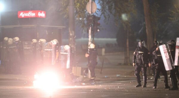 14, August, 2025, Beograd - Protest of citizens and students in down town of Belgrade. Confrontation with the police. Photo: M. M./ATAImages

14, avgust, 2025, Beograd - Protest gradjana i studenata u Beogradu. Sukob sa policijom. Photo: M. M./ATAImages Photo: M.M./ATAImages/PIXSELL