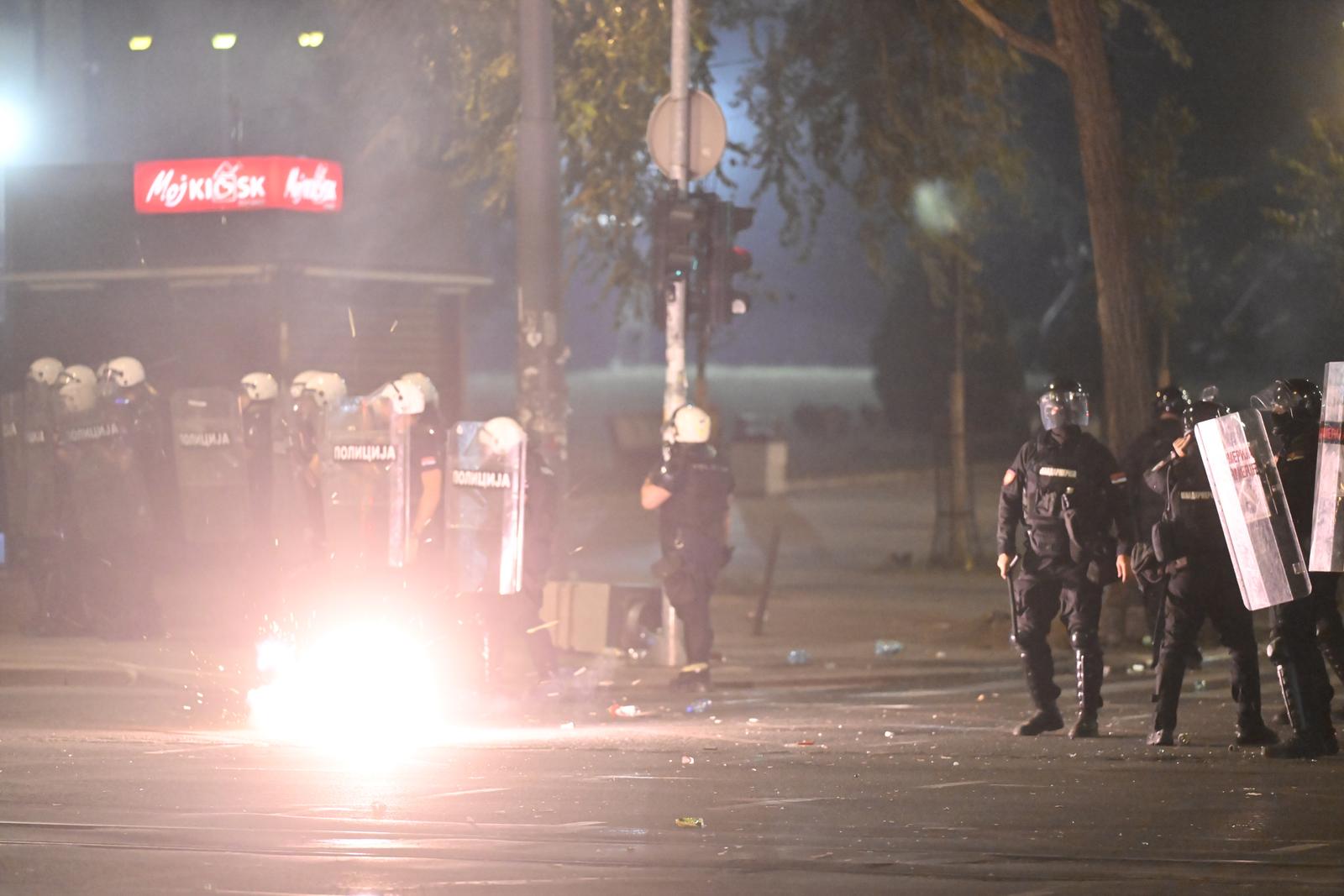 14, August, 2025, Beograd - Protest of citizens and students in down town of Belgrade. Confrontation with the police. Photo: M. M./ATAImages

14, avgust, 2025, Beograd - Protest gradjana i studenata u Beogradu. Sukob sa policijom. Photo: M. M./ATAImages Photo: M.M./ATAImages/PIXSELL