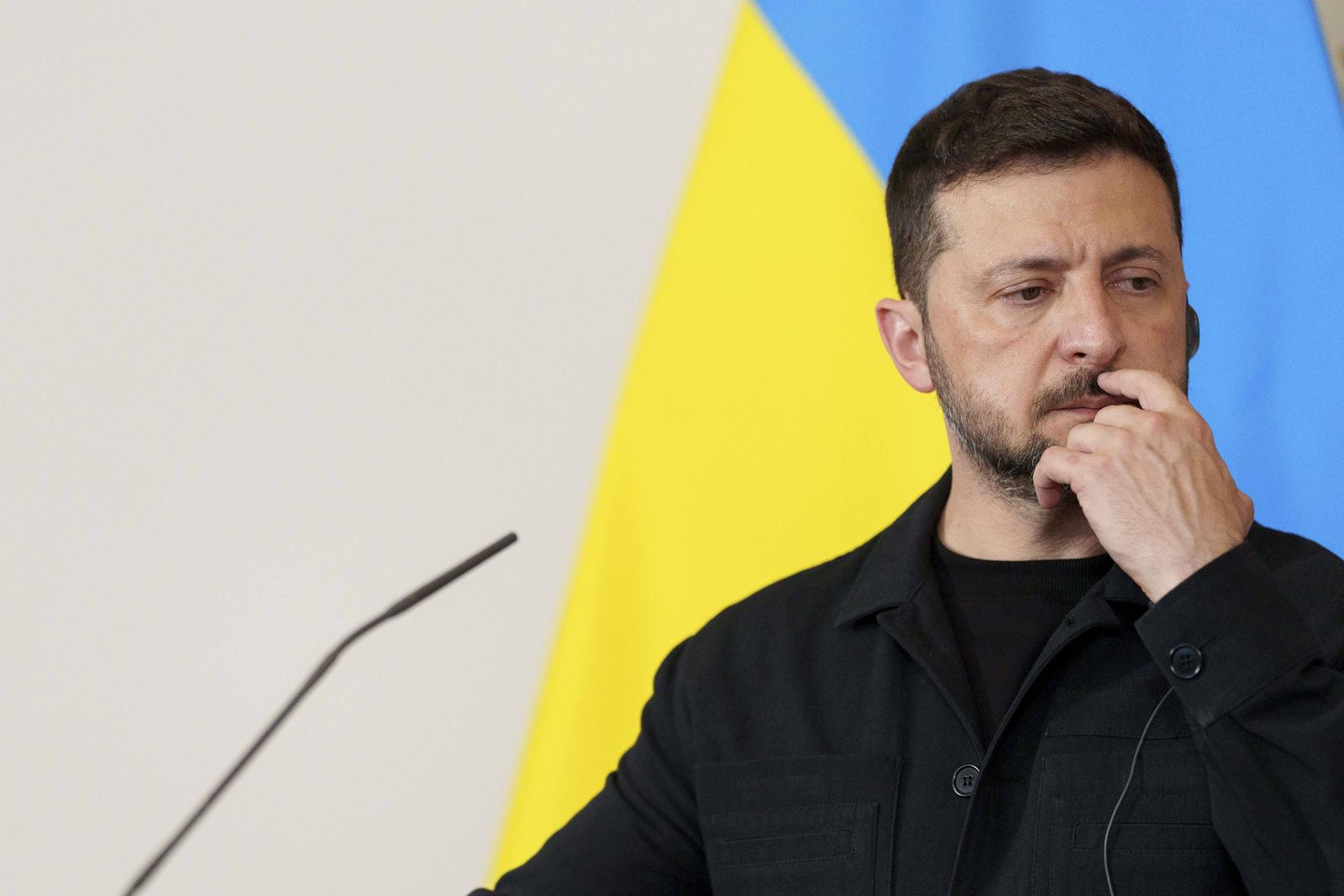 VOLODYMYR ZELENSKYY, President of Ukraine, is welcomed by Austrian Federal Chancellor CHRISTIAN STOCKER at the Federal Chancellery of Austria in Vienna. Vienna Vienna Austria Photo: IMAGO/Andreas Stroh/IMAGOSTOCK&PEOPLE