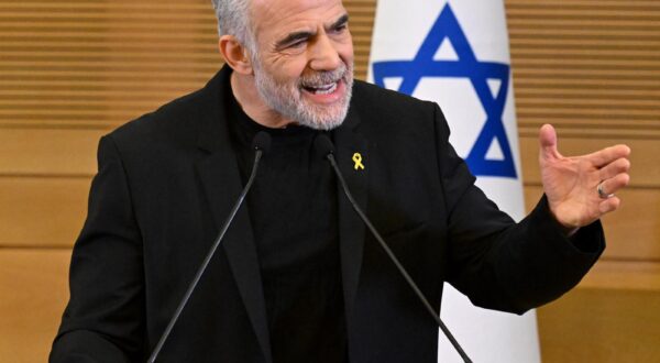 Israeli Opposition Leader Yair Lapid condemns Prime Minister Benjamin Netanyahu's firing of Defense Minister Yoav Gallant at a joint press briefing with opposition leaders in the Knesset, the Parliament, in Jerusalem, on Wednesday, November 6, 2024. Lapid said Netanyahu fired Gallant for political reasons and isn't fit to serve, especially in war. Photo by Debbie Hill/ UPI Photo via Newscom Photo: DEBBIE HILL/NEWSCOM