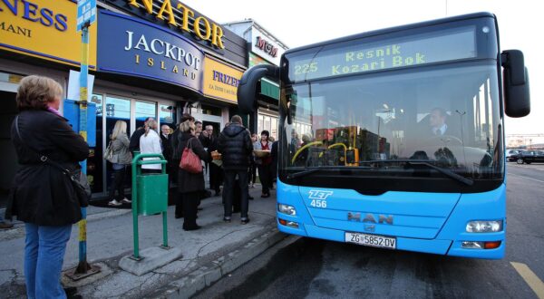 14.04.2014., Sesvete - Gradonacelnik Milan Bandic pustio je u promet novu autobusnu liniju Sesvete-Resnik-Kozari bok.rPhoto: Jurica Galoic/PIXSELL