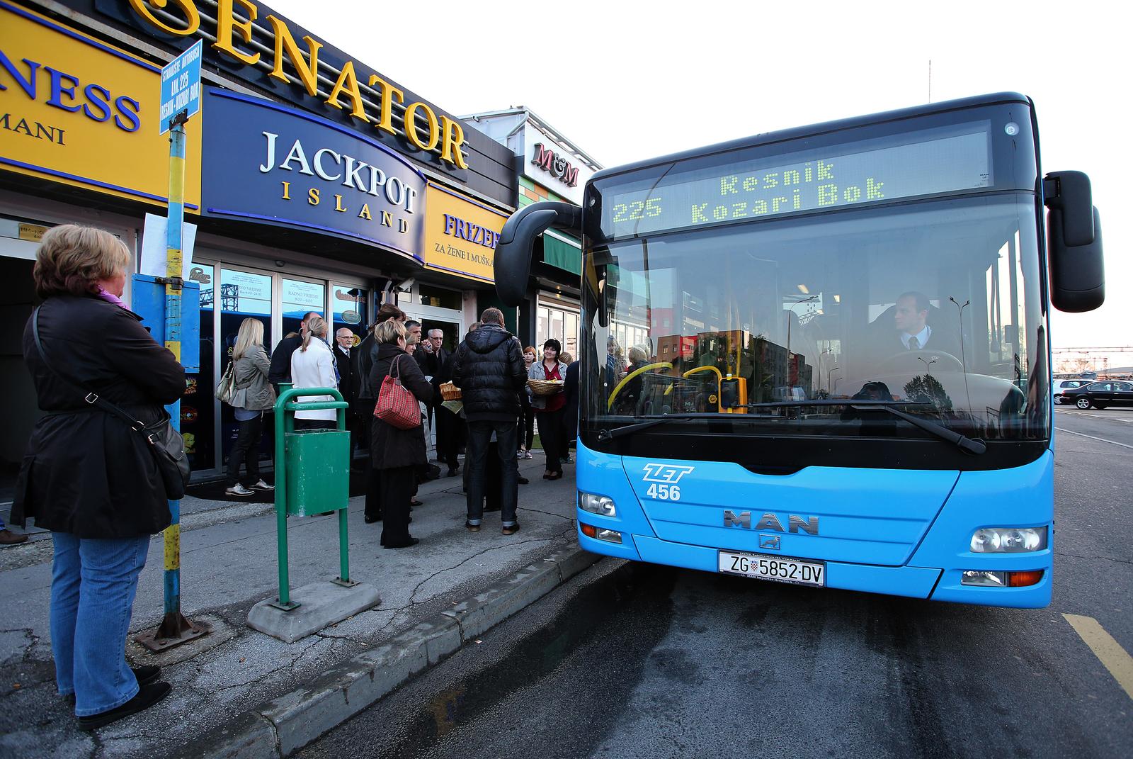 14.04.2014., Sesvete - Gradonacelnik Milan Bandic pustio je u promet novu autobusnu liniju Sesvete-Resnik-Kozari bok.rPhoto: Jurica Galoic/PIXSELL