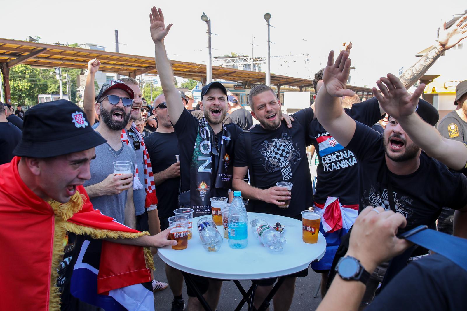 05.07.2025., Zagreb - Obozavatelji se okupljaju na Glavnom kolodvoru uoci koncerta Marka Perkovica Thompsona na Hipodromu.
 Photo: Emica Elvedji/PIXSELL