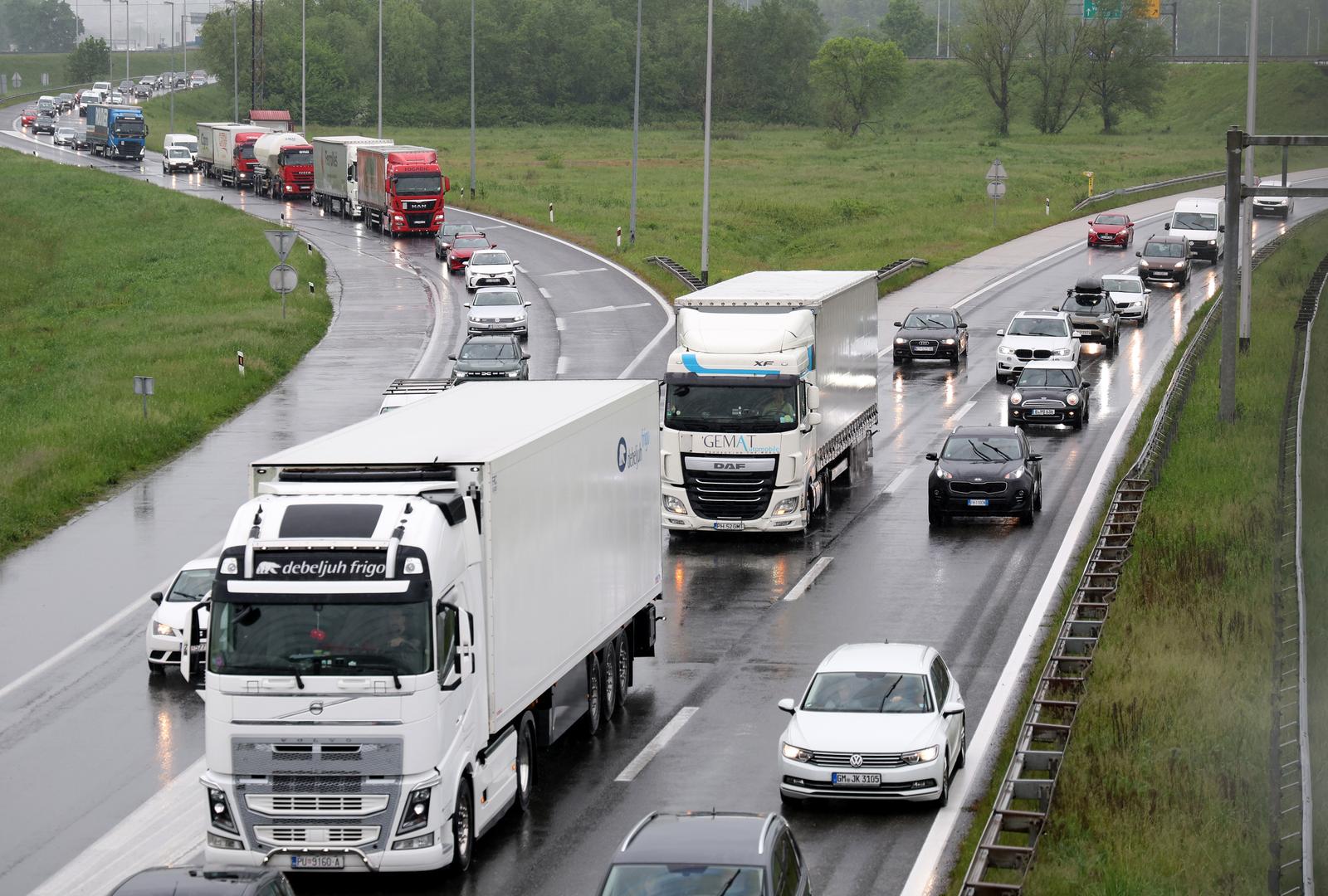 25.04.2025., Zagreb - U prometnoj nesreći koja se jutros dogodila na zagrebačkoj obilaznici (A3) poginulo je dvoje ljudi, dok je treća osoba ozlijeđena. Photo: Matija Habljak/PIXSELL