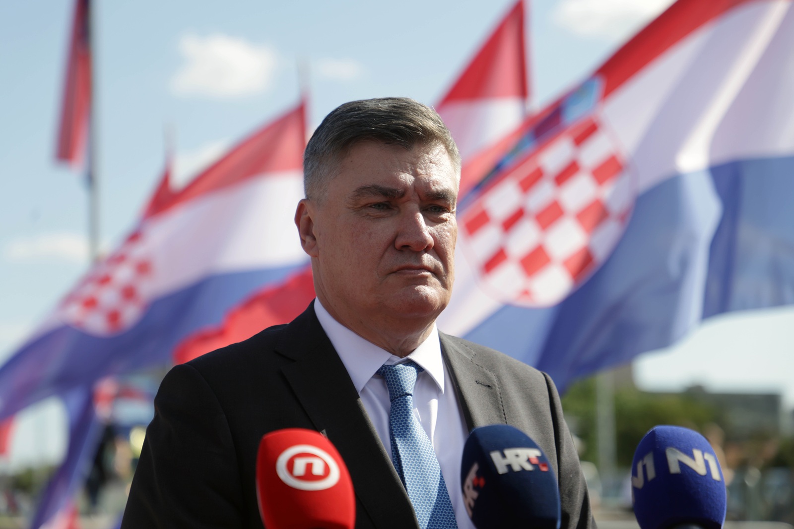 Zagreb, 31.7.2025.- Predsjednik Republike Zoran Milanoviæ dao je izjavu za medije uoèi poèetka sveèanog vojnog mimohoda u èast VRO "Oluja". 
foto HINA/ Lana SLIVAR DOMINIÆ/ ua