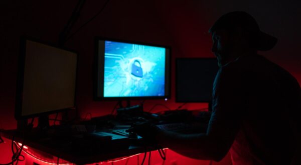29 April 2020, Bavaria, Ebing: ILLUSTRATION - A man sits in front of a computer and types on a keyboard. Photo: Nicolas Armer/dpa /DPA/PIXSELL