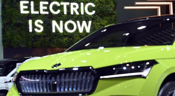 Illustration picture shows an electric car at the press opening of the 100th edition of the Brussels Motor Show, at Brussels Expo, on Friday 13 January 2023, in Brussels. Brussels Motors show is open to public from 14 to 22 January 2023. BELGA PHOTO ERIC LALMAND Photo: ERIC LALMAND/BELGA