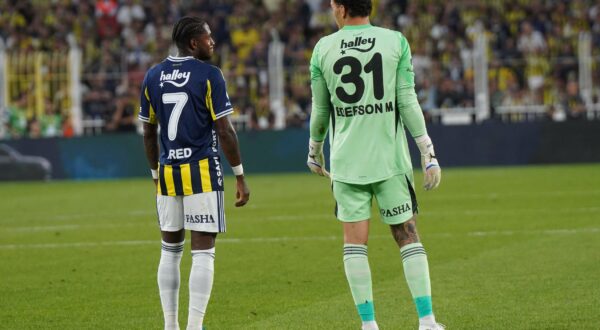 Goalkeeper Ederson Santana de Moraes and Fred of Fenerbahce during theTrendyol Turkish Super League match between Fenerbahce and Trabzonspor at Chobani Stadium in Istanbul , Turkey on September 14 , 2025 . ( photo by Seskimphoto) Fenerbahce v Trabzonspor - Trendyol Turkish Super League
