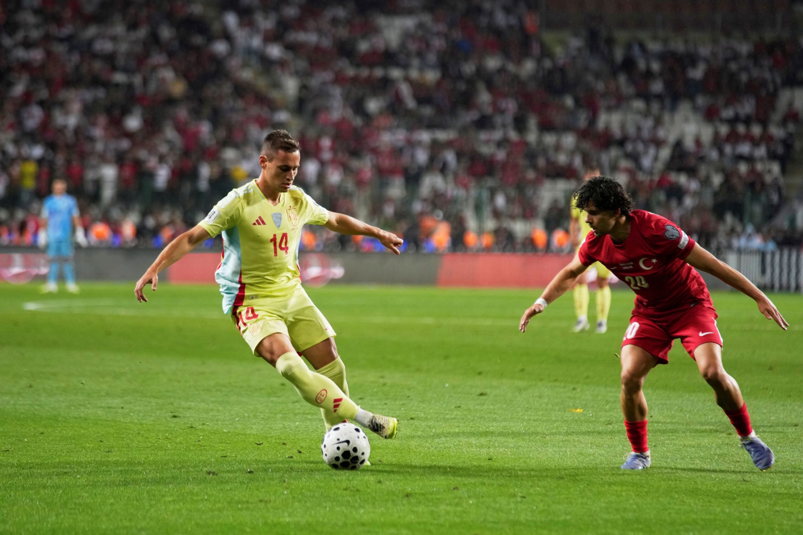 Spain's Jorge De Frutos, left, dribbles the ball past Turkey's Ferdi Kadioglu during a World Cup qualifying round Group E soccer match between Turkey and Spain at Konya Buyuksehir stadium, in Konya, Turkey, Sunday, Sept. 7, 2025. (AP Photo/Khalil Hamra) Turkey Spain WCup Soccer