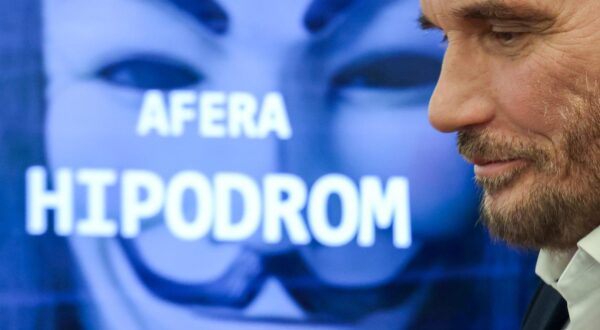 04.04.2025., Zagreb - Novinarski dom. Odrzanaje izvanredna press konferencija povodom podnosenja kaznene prijave u ime djelatnika gradske ustanove protiv Tomislava Tomasevica i dr.; na stetu gradskog proracuna u milijunskom iznosu. Na konferenciji je govorio odvjetnik Anto Nobilo, Pavle Kalinic, Davor Bernardic i Dina Dogan. Photo: Sanjin Strukic/PIXSELL