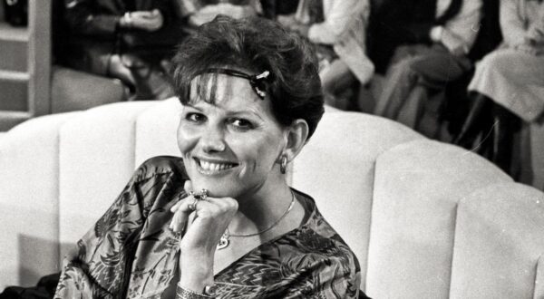 CLAUDIA CARDINALE SEANCE DE POSE Photo by APS-MEDIAS/ABACAPRESS.COM Photo: APS-Medias/ABACA/ABACA