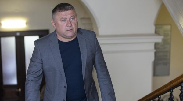 15.04.2025., Osijek - Zupanijski sud, Nastavljeno sudjenje bivsem zupanu Damiru Dekanicu zbog prikrivanja prometne nesrece koju je pod utjecajem alkohola izazvao u travnju 2022. godine te izbjegavanja osiguravajuceg regresnog zahtjeva. Photo: Davor Javorovic/PIXSELL