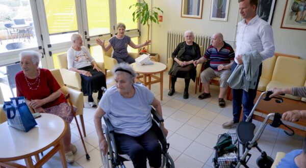 01.07.2025., Zadar -  Zupan Josip Bilaver obisao Dom za starije i nemocne osobe u pratnji ravnatelja Marka Buljata Photo: Sime Zelic/PIXSELL