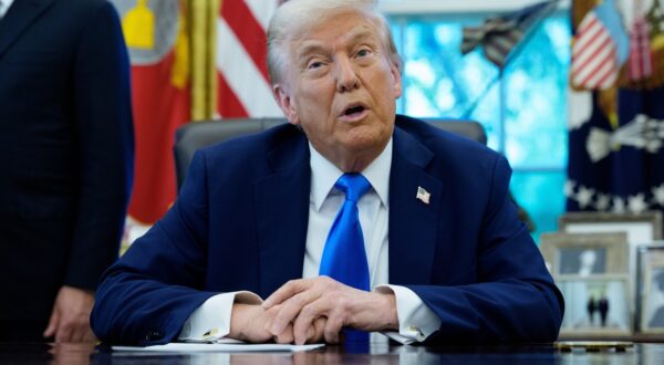 epa12391166 United States President Donald J Trump speaks to the media during an Executive Order signing which authorizes the new Trump Gold Card, a visa program to be overseen by the Secretary of Commerce 'that will facilitate the entry of aliens who have demonstrated their ability and desire to advance the interests of the United States by voluntarily providing a significant financial gift to the nation' in the Oval Office of the White House in Washington, DC, USA, 19 September 2025.  EPA/Aaron Schwartz / POOL