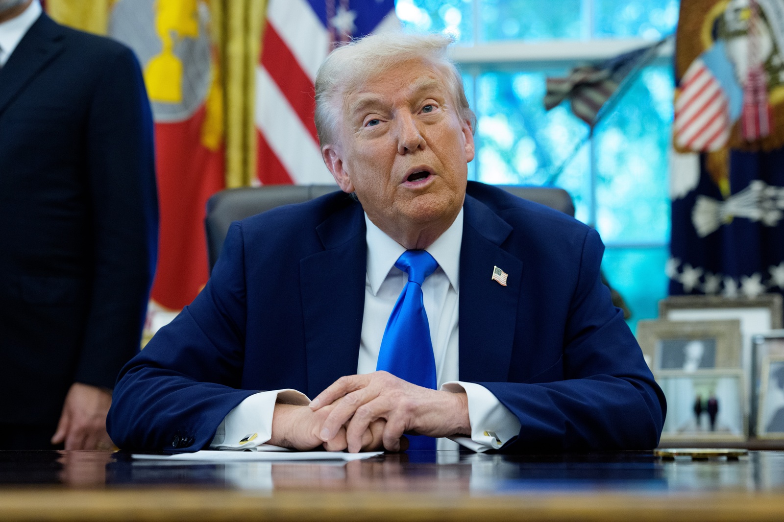 epa12391166 United States President Donald J Trump speaks to the media during an Executive Order signing which authorizes the new Trump Gold Card, a visa program to be overseen by the Secretary of Commerce 'that will facilitate the entry of aliens who have demonstrated their ability and desire to advance the interests of the United States by voluntarily providing a significant financial gift to the nation' in the Oval Office of the White House in Washington, DC, USA, 19 September 2025.  EPA/Aaron Schwartz / POOL