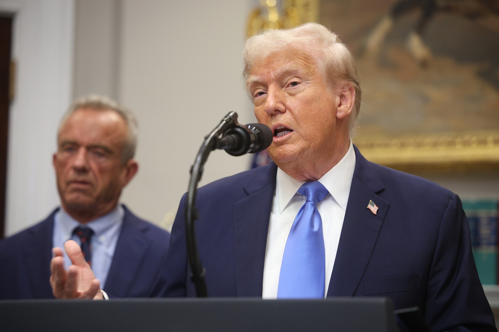 epa12398820 President Donald Trump speaks in the Roosevelt Room at the White House, in Washington, DC, USA, 22 September 2025. Trump announced new recommendations on autism.  EPA/FRANCIS CHUNG / POOL