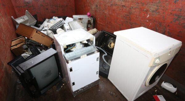 06.02.2017., Karlovac - Elektricni i elektronicki otpad gradjani mogu ostaviti u sabirnim centrima. Stara racunala, kucanski aparati, kablovi i ostala elektronika je opasan EE otpad koji se posebno odvaja i reciklira."nPhoto: Kristina Stedul Fabac/PIXSELL