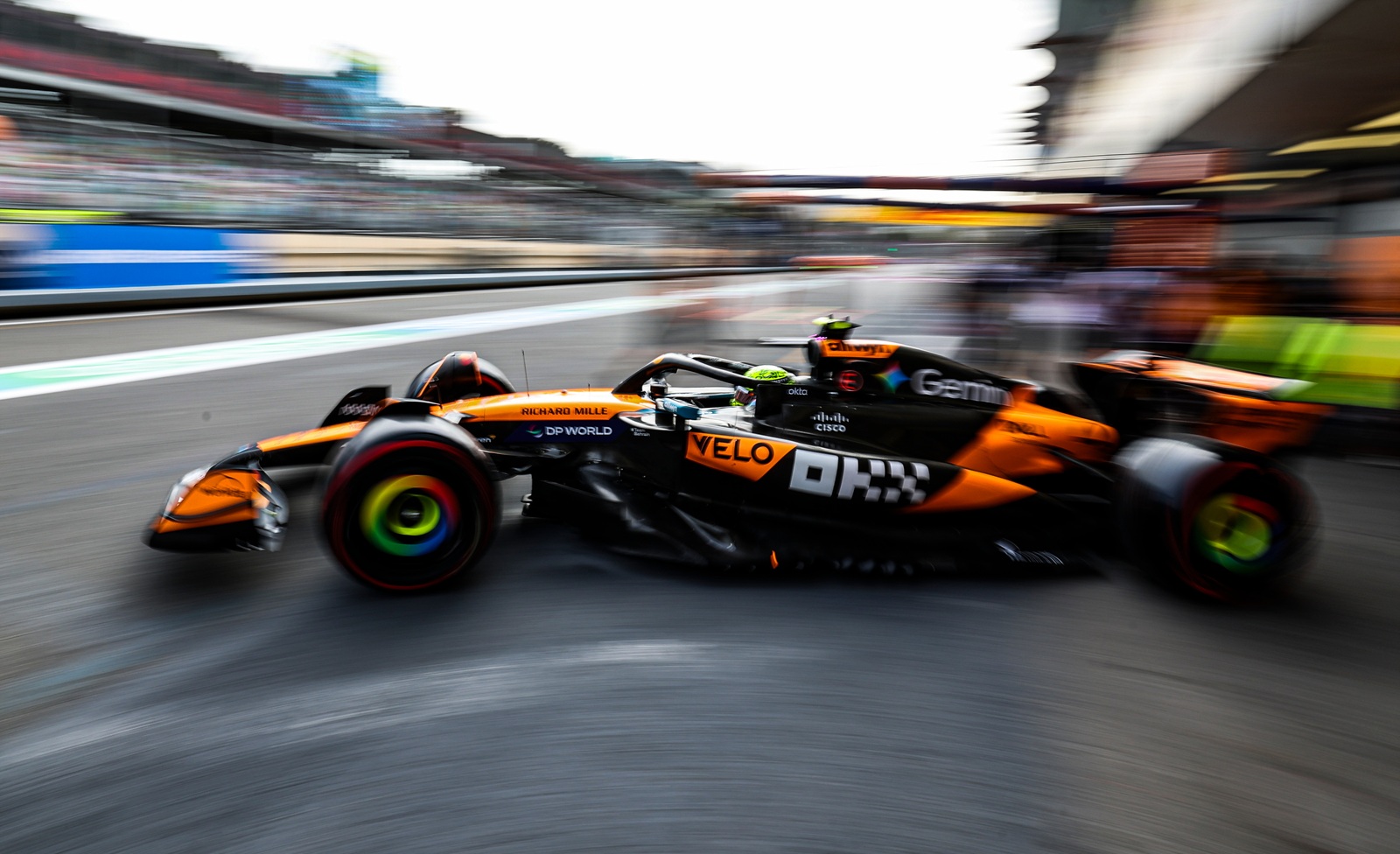 epa12389915 McLaren driver Lando Norris of Britain steers his car during a free practice session for the Formula One Azerbaijan Grand Prix in Baku, Azerbaijan, 19 September 2025. The 2025 Formula 1 Azerbaijan Grand Prix is held at the Baku City Circuit on 21 September.  EPA/ALI HAIDER
