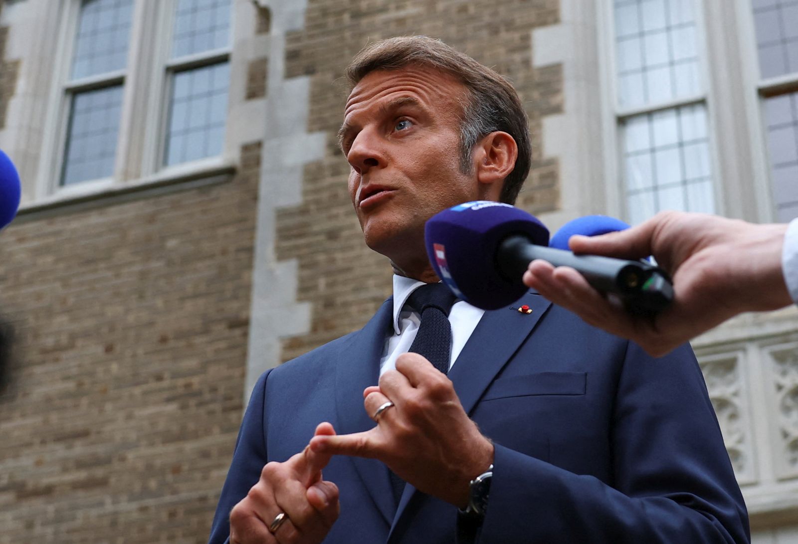 epa12308989 French President Emmanuel Macron speaks with the media after a meeting with U.S. President Donald Trump, Ukrainian President Volodymyr Zelenskiy and European leaders, amid negotiations to end the Russian war in Ukraine, at the French Embassy in Washington, DC, USA, 18 August 2025. European Leaders are at the White House in support of President Zelenskyy following President Trump’s meeting with President Vladimir Putin of Russia in Anchorage, Alaska, USA, on 15 August 2025.  EPA/YVES HERMAN / POOL