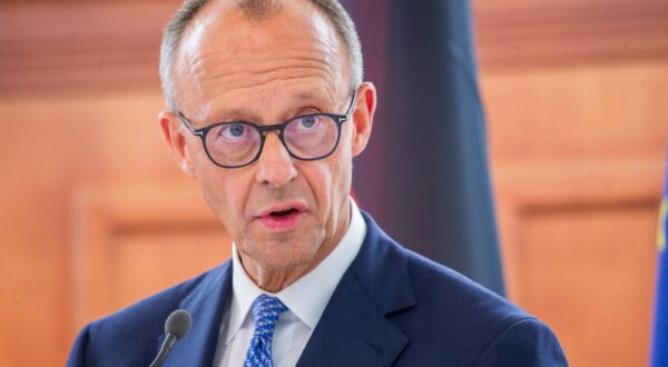 epa12327650 German Chancellor Friedrich Merz delivers a speech at a press conference during the celebration of Moldova’s Independence Day in Chisinau, Moldova, 27 August 2025. Moldova celebrates 34 years since the adoption of the Declaration of Independence from the Soviet Union.  EPA/DUMITRU DORU
