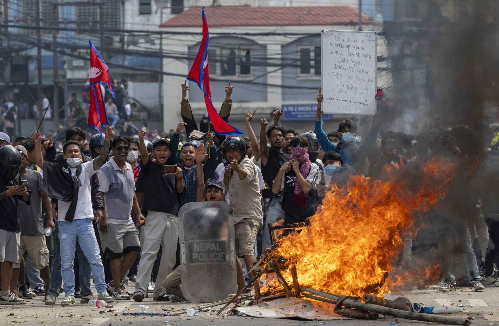 epa12362072 Protesters clash with police in front of the parliament building in Kathmandu, Nepal, 08 September 2025. Young demonstrators gathered in the capital to demand an end to corruption and the lifting of social media bans. The government shut down 26 platforms, including Facebook, YouTube, Instagram, and WhatsApp, after they refused to register in Nepal. At least six people were killed and dozens were injured during the protest.  EPA/NARENDRA SHRESTHA