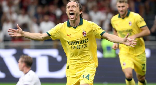 epa12377472 AC Milan's Luka Modric celebrates after scoring the 1-0 goal during the Italian Serie A soccer match between AC Milan and Bologna FC 1909, in Milan, Italy, 14 September 2025.  EPA/MATTEO BAZZI