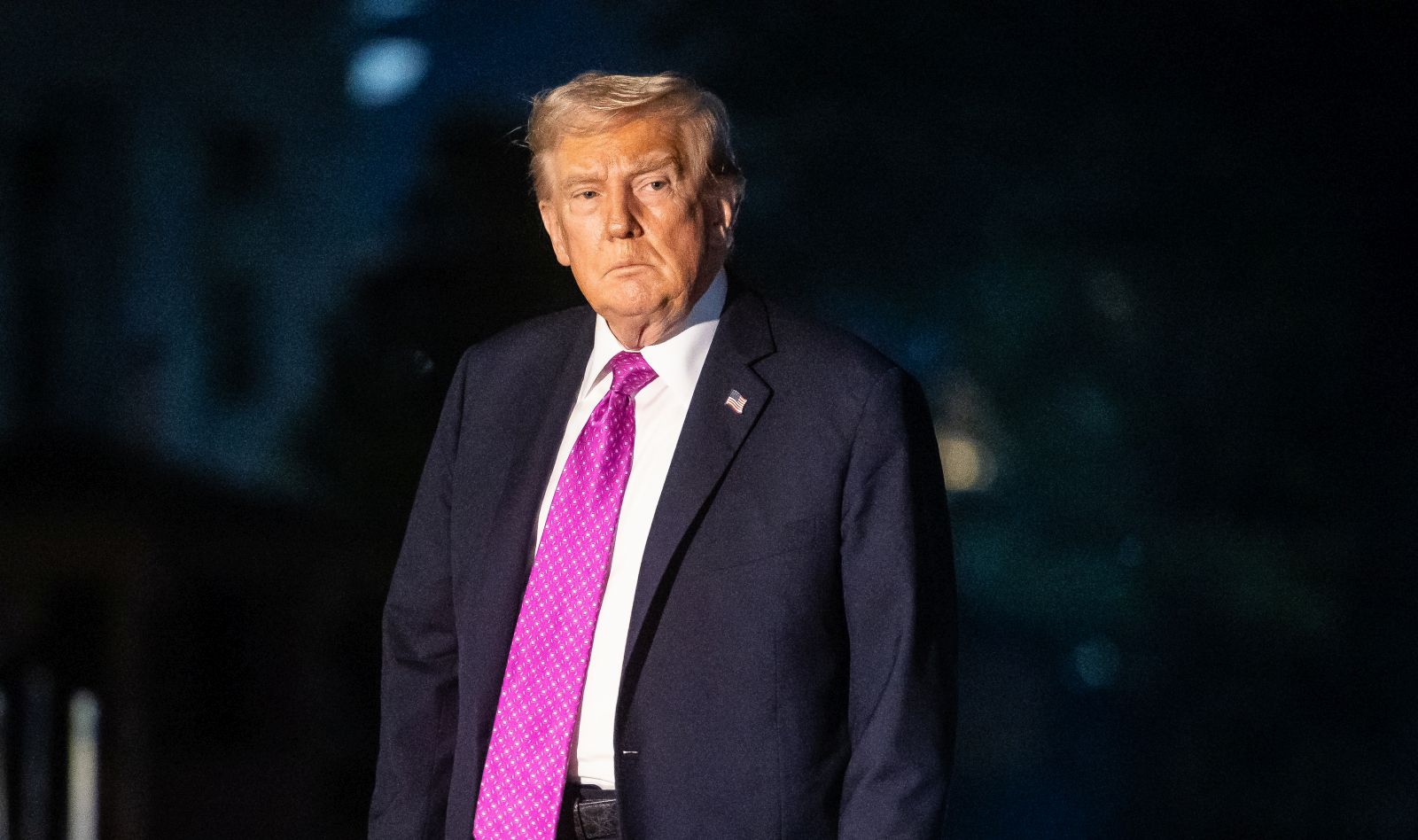 epa12378105 US President Donald Trump arrives on the South Lawn of the White House in Washington, DC, USA, 14 September 2025.  EPA/Francis Chung / POOL